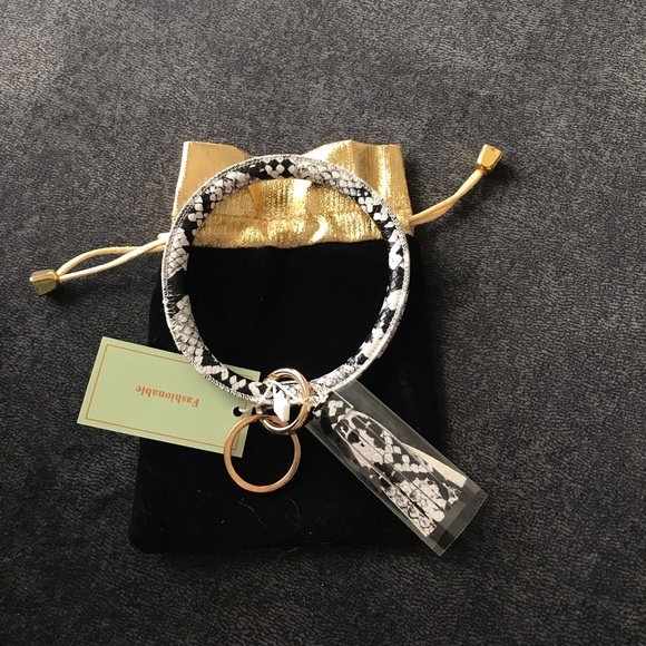 2 for $10 💋FINAL PRICE Key Ring Bangle w/ Tassel - Picture 1 of 15